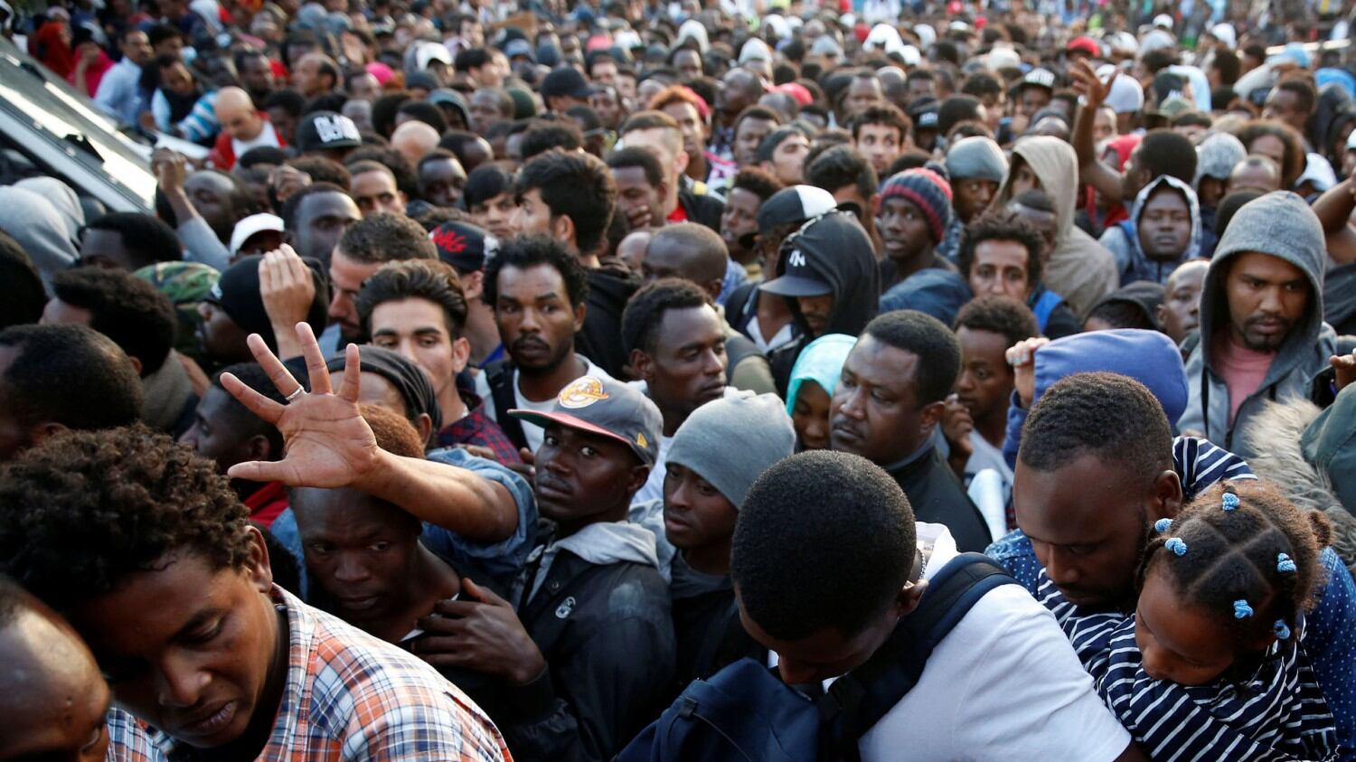 La strampalata ricetta M5s per regolare l'immigrazione
