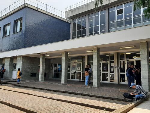 "Rischiava il debito". Ecco perché lo studente ha accoltellato la prof ad Abbiategrasso
