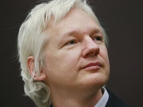 Niente estradizione in Usa per Assange: "Rischio suicidio"