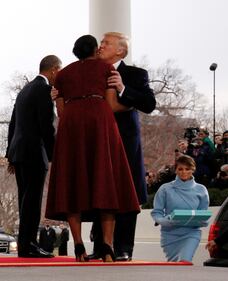 L'incontro tra Michelle e Melania: ecco le due first lady 2