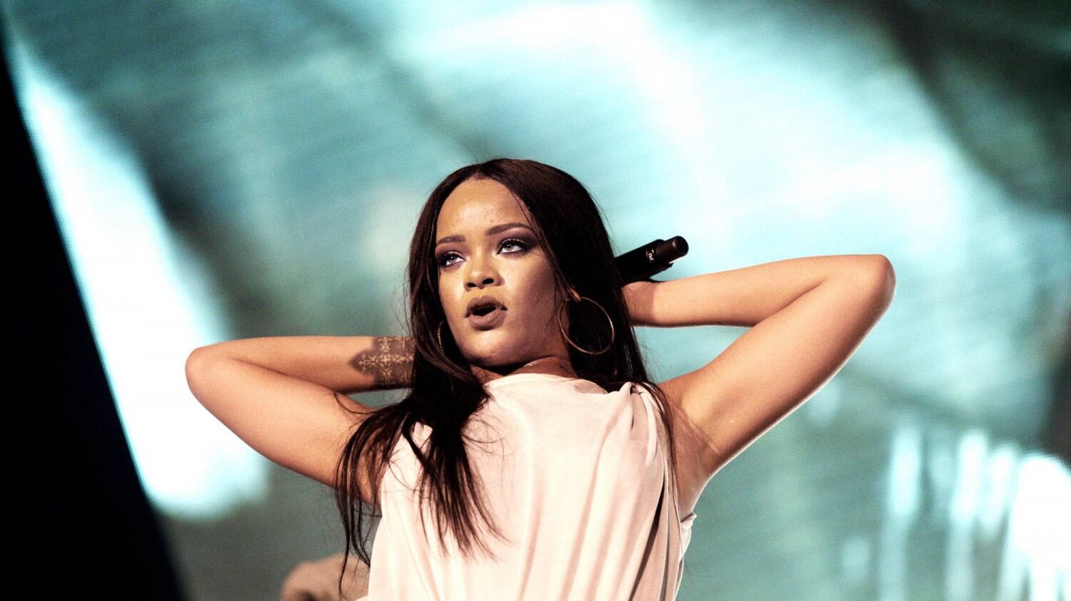 Rihanna, oltre al pop c'è di più: così il suo show sfida Beyoncé