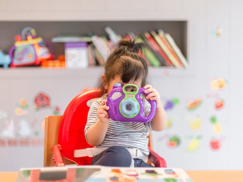 "Sei proprio un terrone". In asilo la maestra-orco: schiaffi e insulti ai bimbi