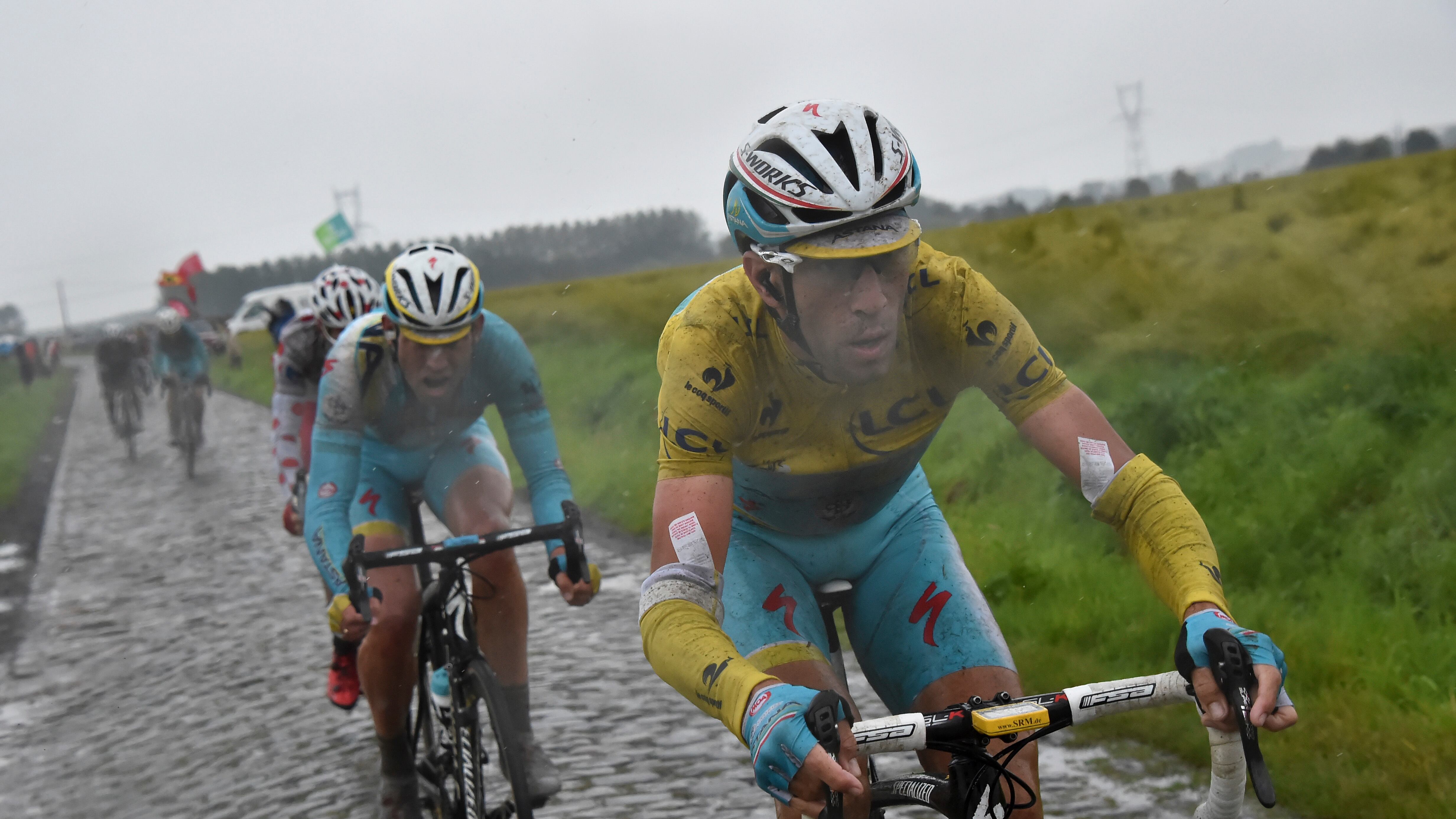 Vincenzo Nibali, il volto dell'Italia che resiste
