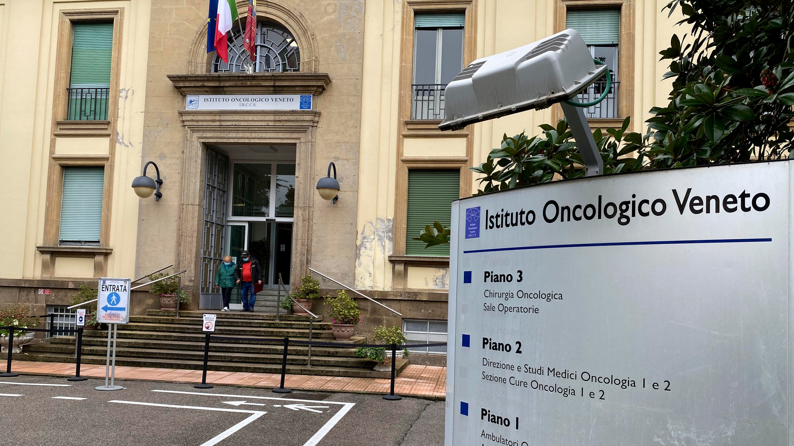 Paura all'ospedale oncologico: paziente accoltella una dottoressa