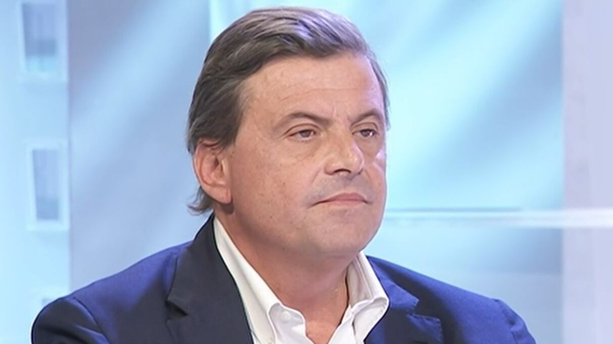 "Ministro disastroso", "Ha mai risolto problemi?". Scontro Calenda-Salvini