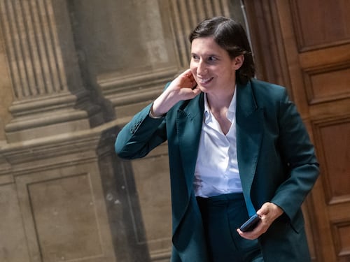E Schlein “tassa” gli extraprofitti anche dove non esistono
