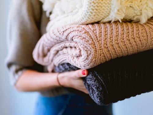 Il caldo riscrive i piani della moda. La corsa dei marchi per adattarsi