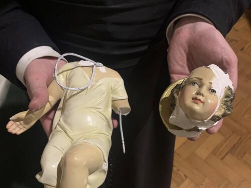 Gesù decapitato, reliquie profanate e sangue versato: l'attacco in chiesa il giorno della vigilia