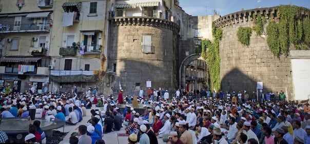 Napoli invasa: i musulmani festeggiano Allah 2