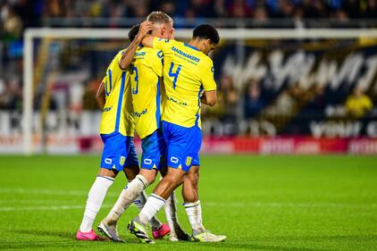  Paura in Eredivisie, il portiere Etienne Vaessen crolla a terra privo di sensi: le immagini 2