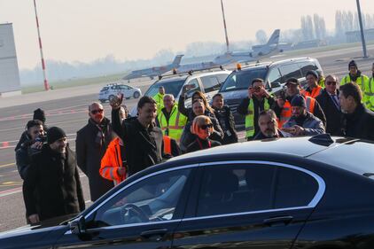 Ibrahimovic sbarca a Milano: le immagini del ritorno di Zlatan 10
