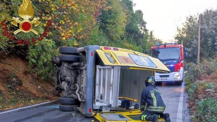Scuolabus si ribalta a Rocca di Papa: illesi i bambini e l'autista