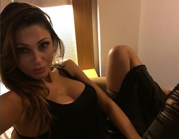 Anna Tatangelo, gambe mozzafiato 10