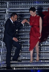 Arisa sceglie un "rosso passione" 1