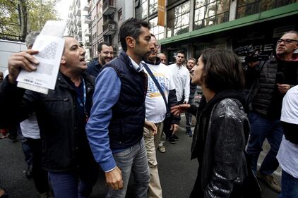 Milano, antagonisti attaccano Salvini 9