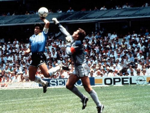 Maradona avrebbe compiuto 62 anni: perché si chiamava "la mano de Dios"