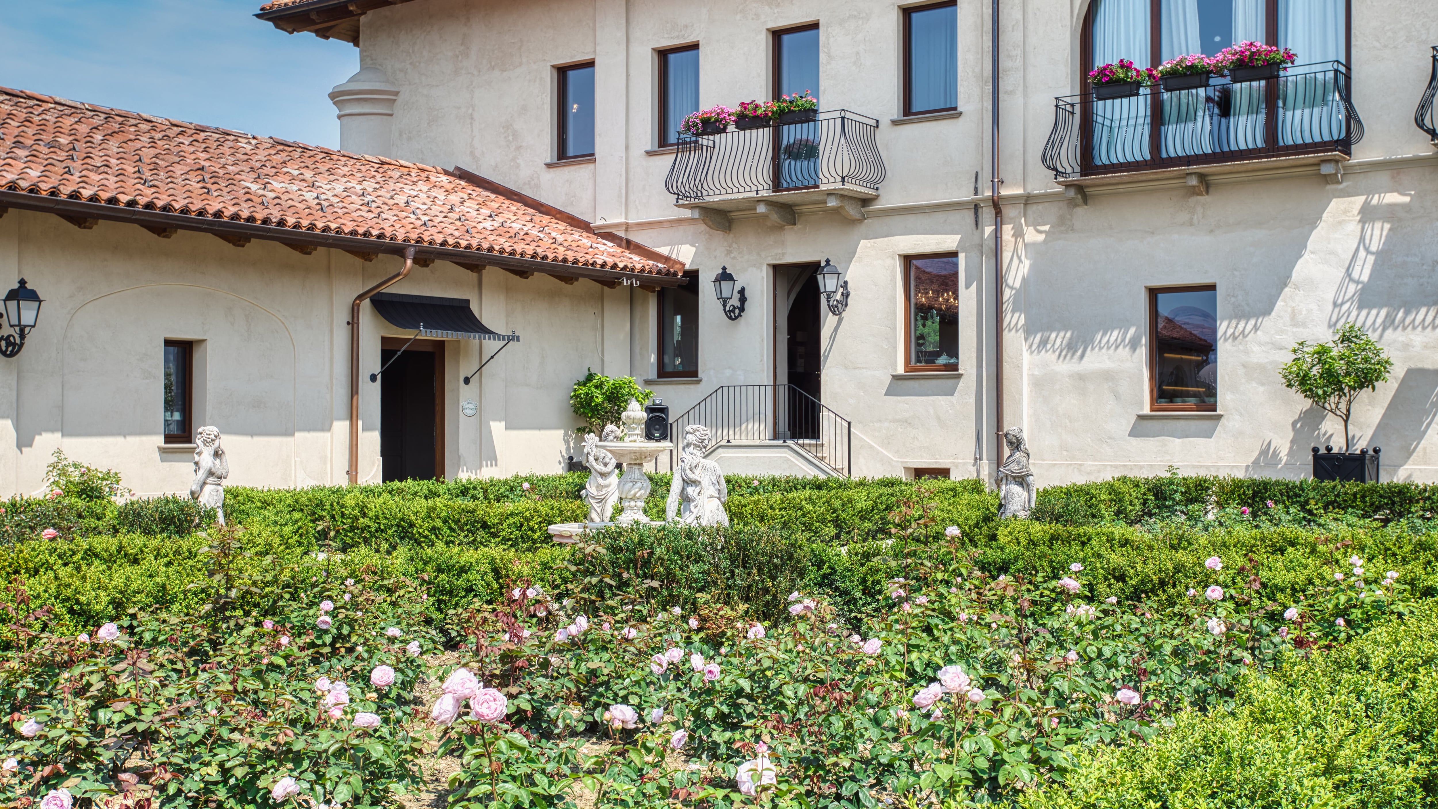 “Le Due Matote”, il relais nel paese delle rose