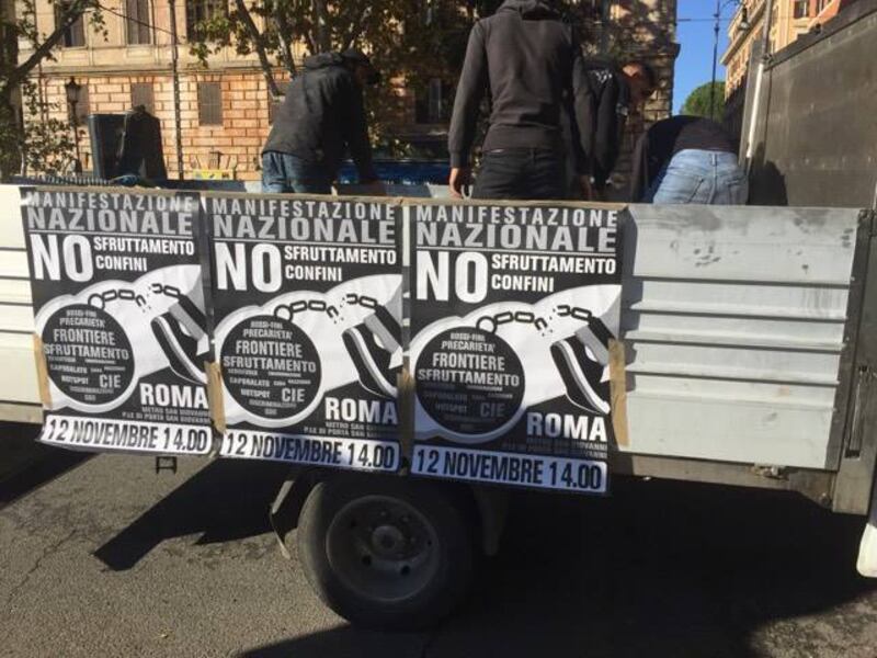 I migranti in corteo per chiedere più diritti 3