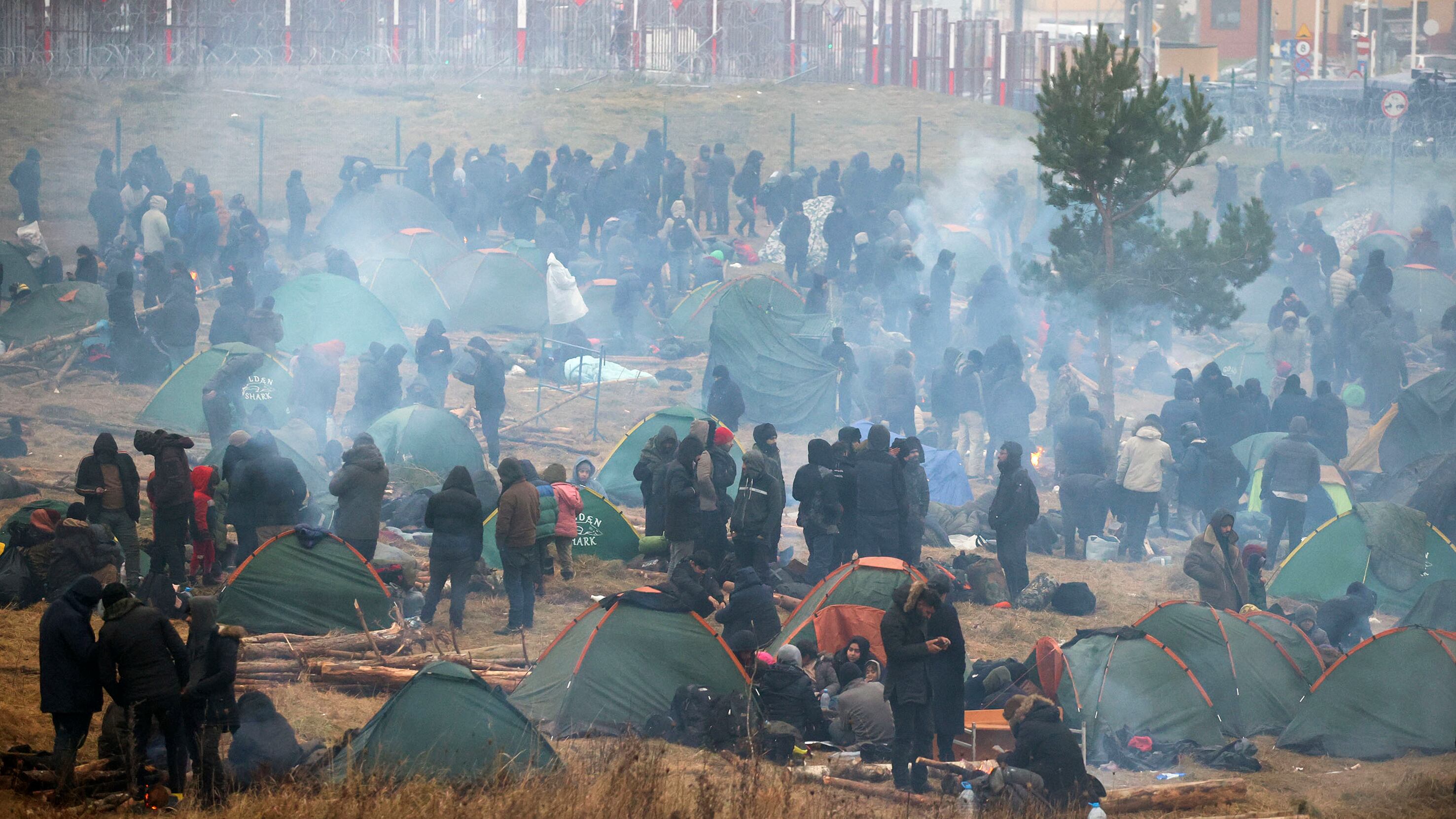 La svolta dell'Ue: sì ai muri anti migranti