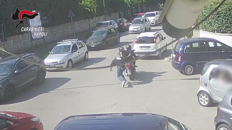 La rapina sventata ad Afragola dal carabiniere: la sequenza 4