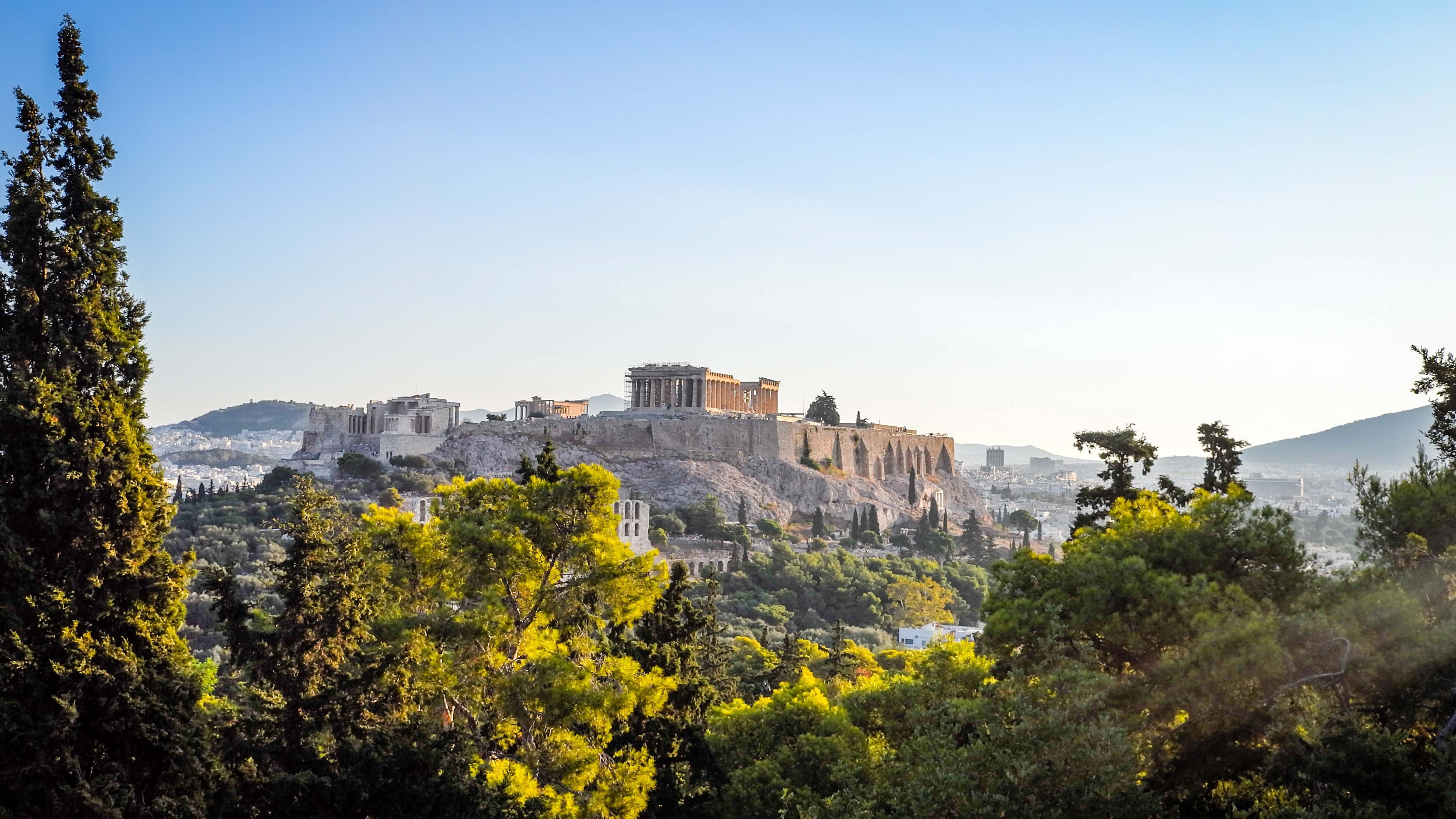 Un viaggio nella Grecia distrutta da "Pólemos"