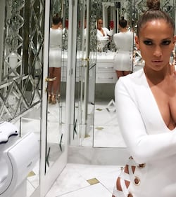 Jennifer Lopez, lato b mozzafiato su Instagram  19