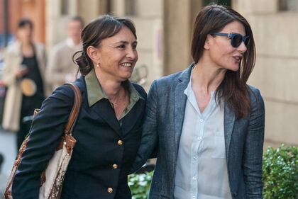 Ilaria D'Amico fa shopping ​con un'amica 5