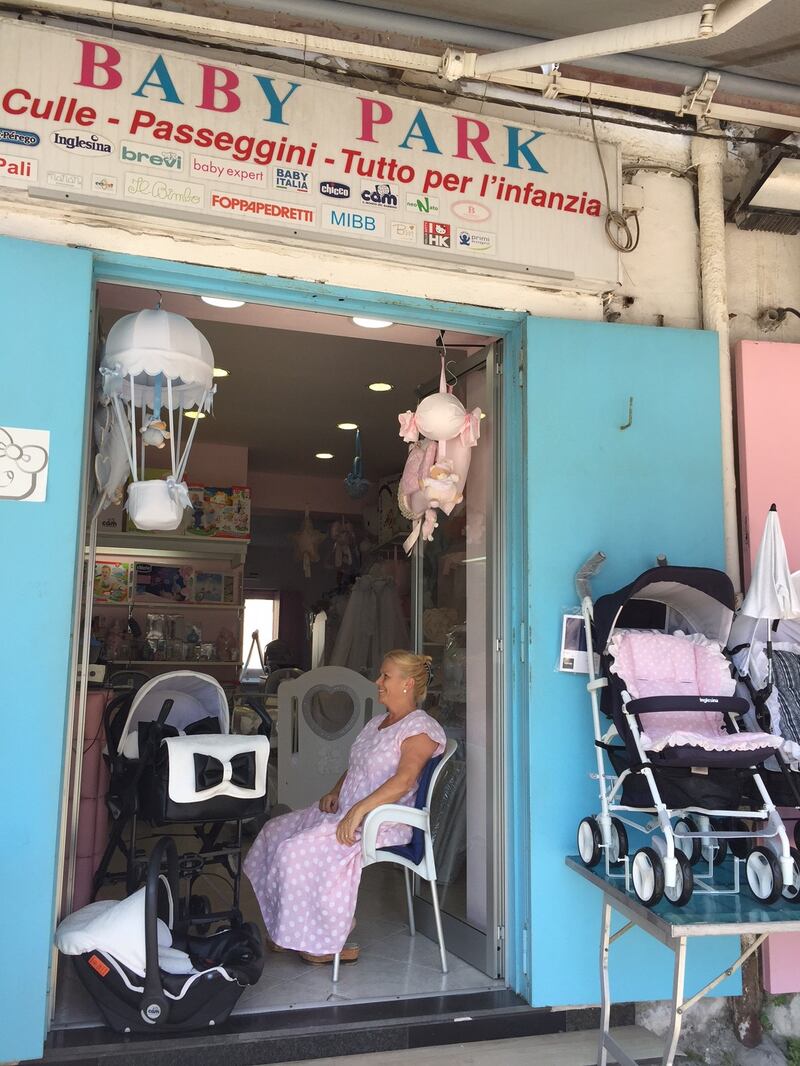 Napoli, il porto e il quartiere Mercato 3