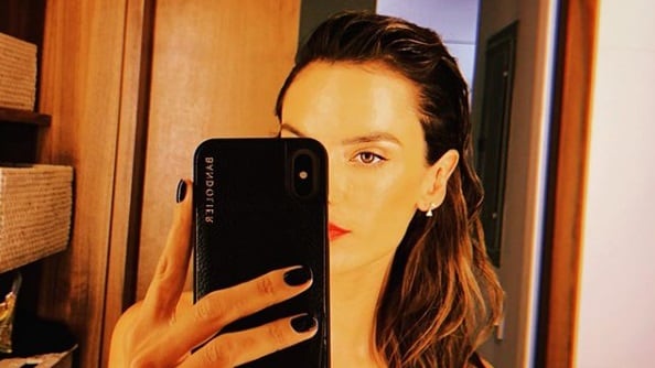 Alessandra Ambrosio, il selfie in topless è da urlo