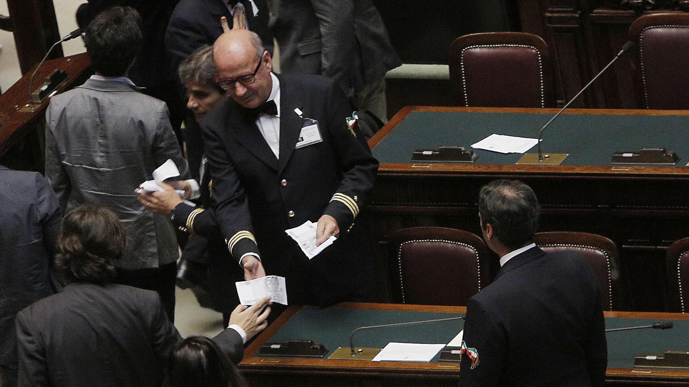Restano i soldi ai partiti. Sfiorata la rissa con M5S