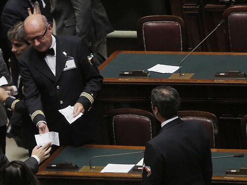 Restano i soldi ai partiti. Sfiorata la rissa con M5S