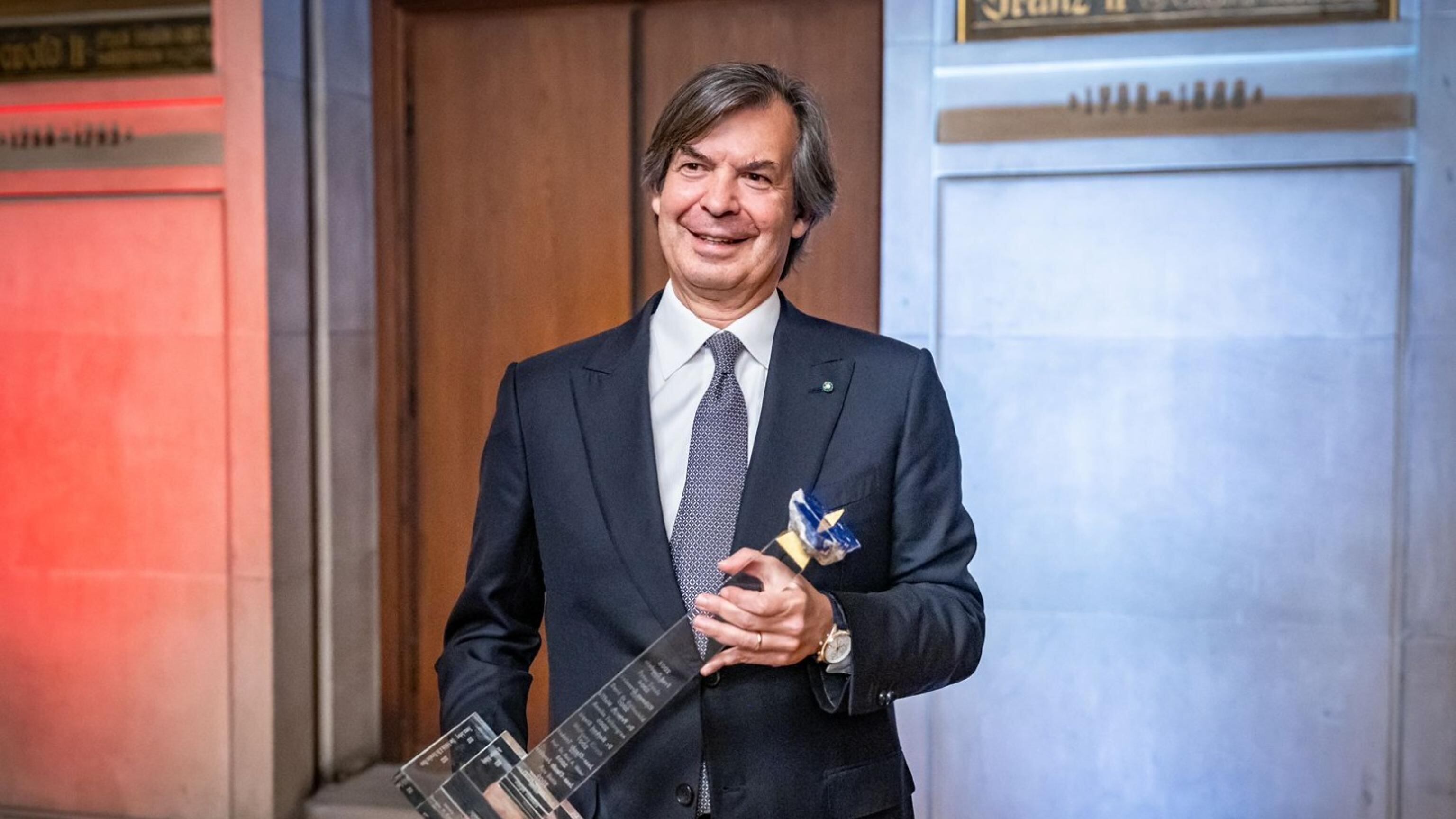 Messina: "Intesa Sanpaolo vessillo dell'Italia all'estero"