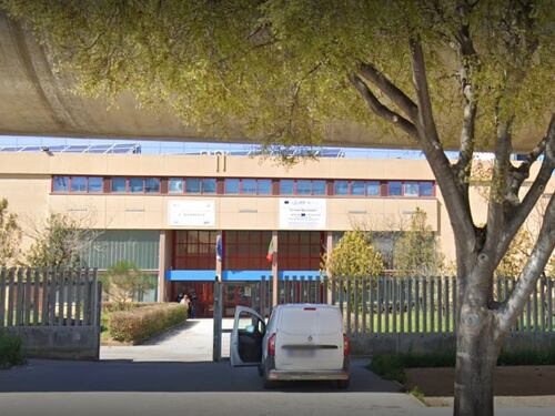Professore pestato in classe a Bari per una nota, il racconto choc