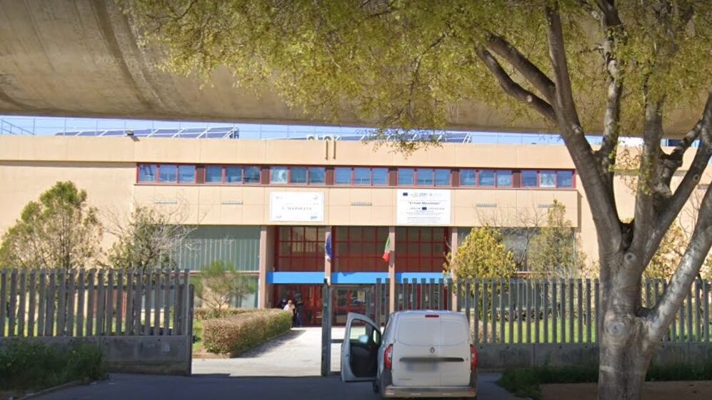 Professore pestato in classe a Bari per una nota, il racconto choc