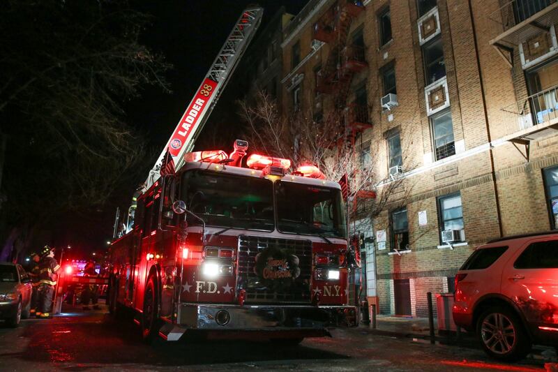 New York, brucia un intero palazzo nel Bronx 10