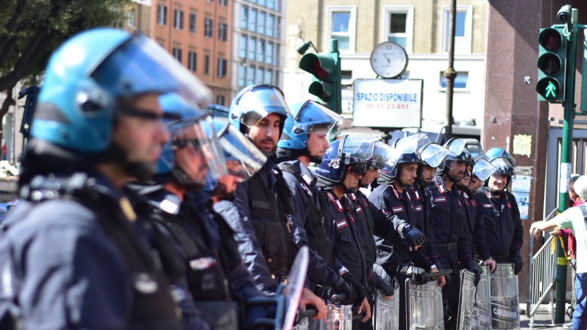 Sicurezza, il piano azzurro: 2 miliardi per agenti e militari
