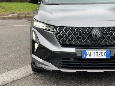 Renault Austral full hybrid: si aggiorna con il restyling 2026, la gallery del SUV francese 5