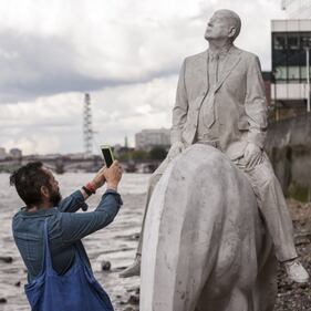 Sul Tamigi le statue anti-inquinamento 1