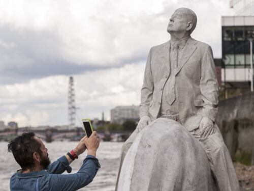 Sul Tamigi le statue anti-inquinamento