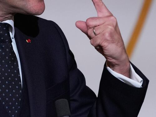 Ora sulla Groenlandia Macron perde la testa. "Trump colonialista"
