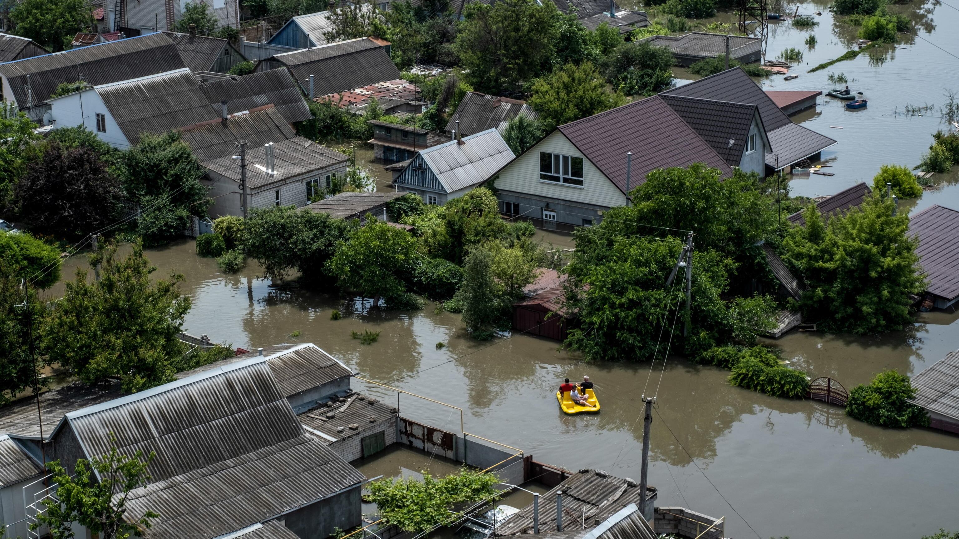 Ucraina, sommerse 29 città e petrolio verso il mare. "Più rischi che a Chernobyl"