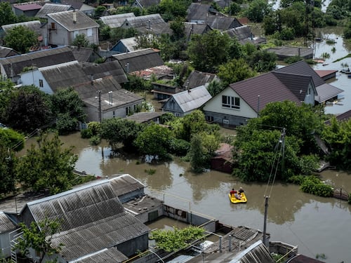 Ucraina, sommerse 29 città e petrolio verso il mare. "Più rischi che a Chernobyl"