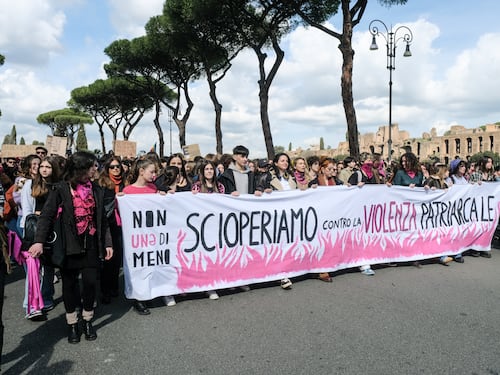 "Sorella non sei sola". Ma Non una di meno non si indigna se la violenza è degli stranieri