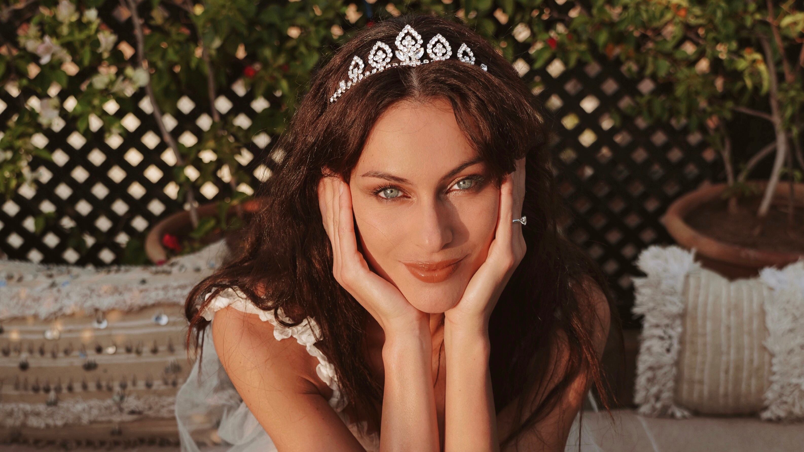 Paola Turani gelosa della sue amiche: soprattutto di Giulia Valentina