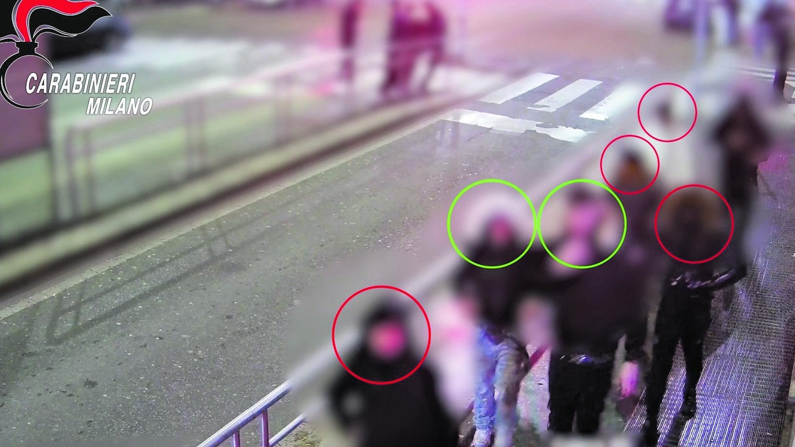 Coltellate e pestaggio dopo uno sfottò al pub: 4 maranza in cella