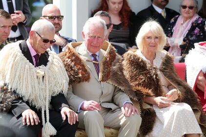 Il principe Carlo e Camilla ricevono il tradizionale saluto Maori 6