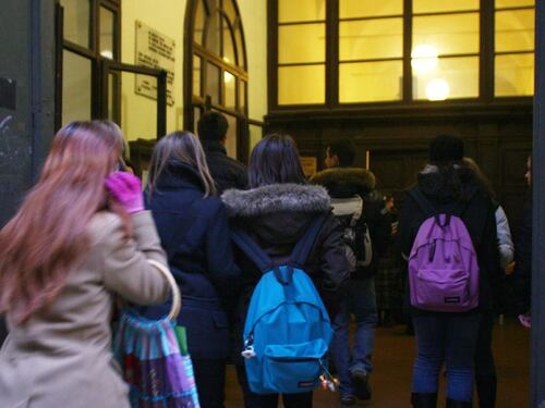 I bulli lo perseguitano, la scuola non lo protegge: denuncia alla Polizia postale