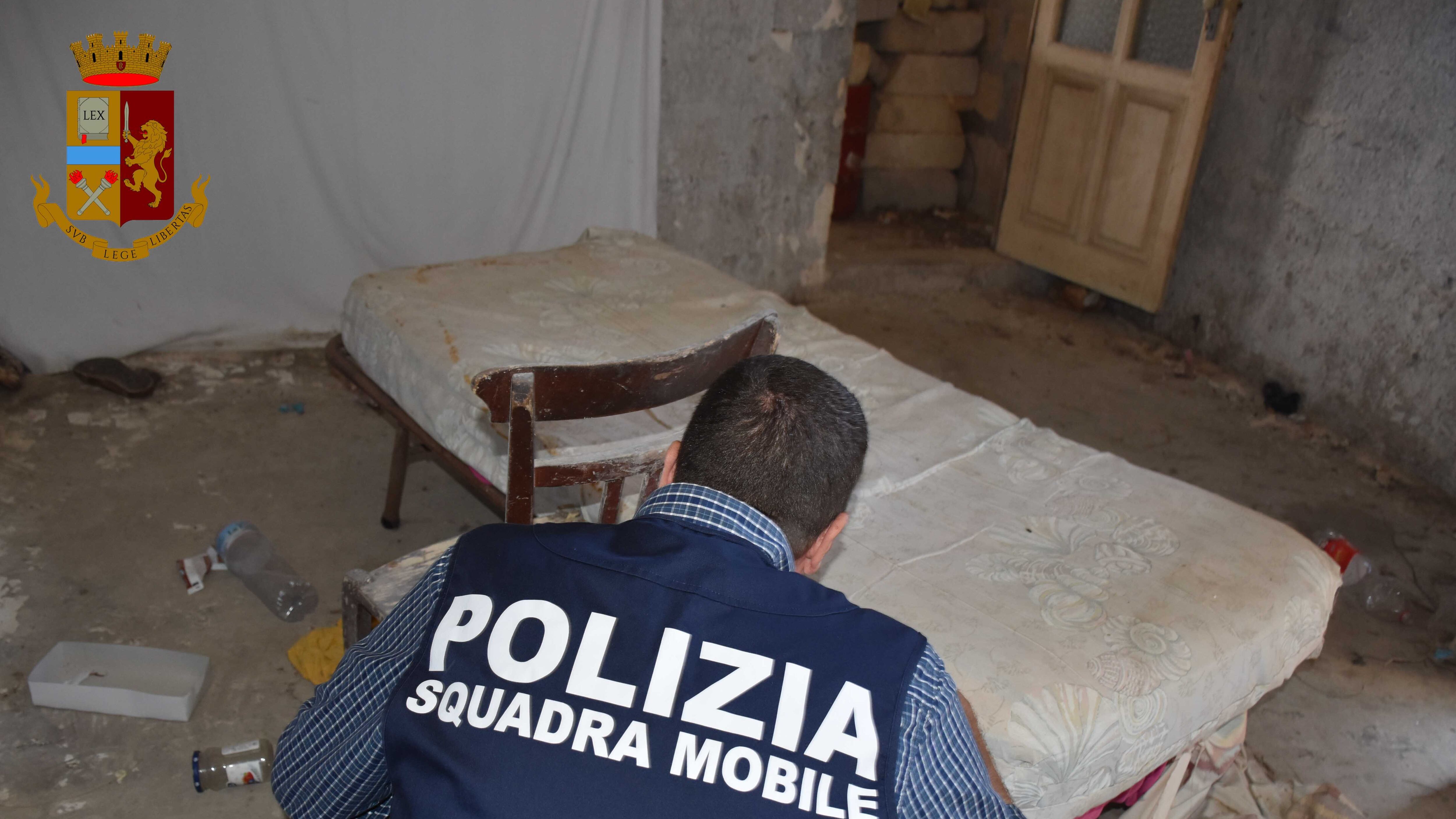 La figlia 13enne venduta per sigarette, birra e doccia