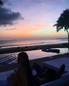 Kylie Jenner hot in bikini con le amiche 4