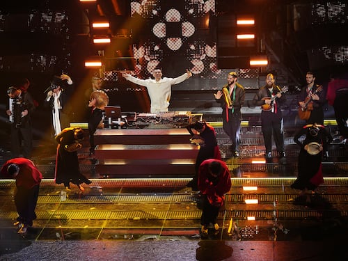 Chi è Andrea Bonomo, il cantante mascherato con Gabry Ponte a Sanremo
